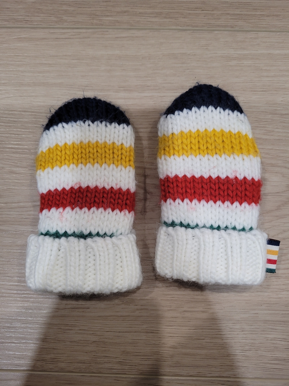 Hudsons Bay Infant 0-12M 4 Striped Knit Mittens White, Navy, Yellow & Red Green
